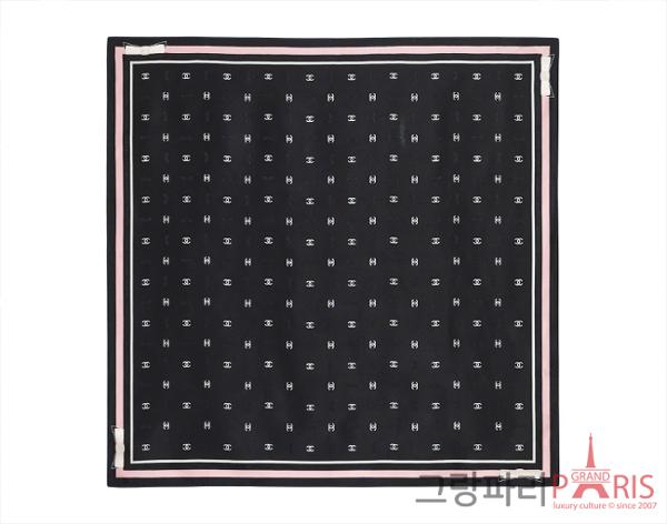 샤넬 자카드 스퀘어 실크 스카프 블랙 에크루 핑크