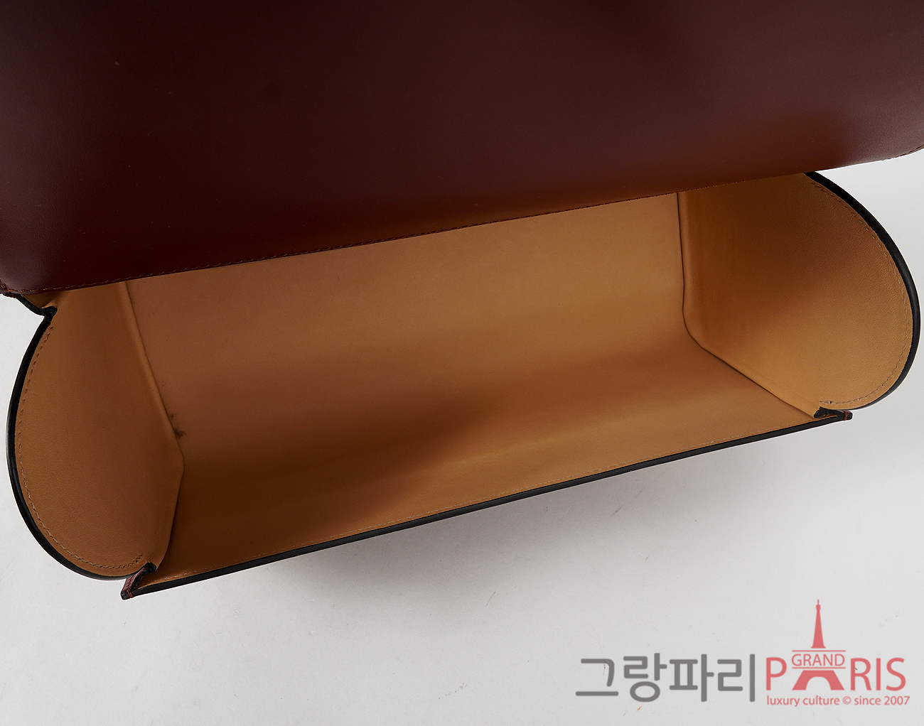 모이나 카보틴 버건디