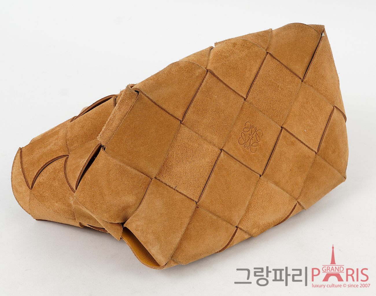 로에베 스웨이드 우븐 바스켓 스몰 탄