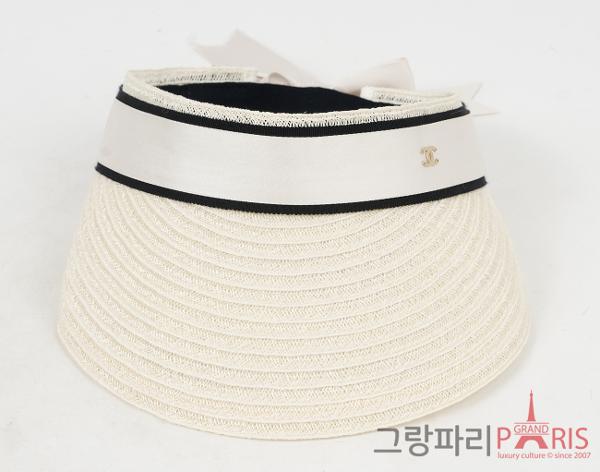 샤넬 CC 썬 바이저 화이트 M
