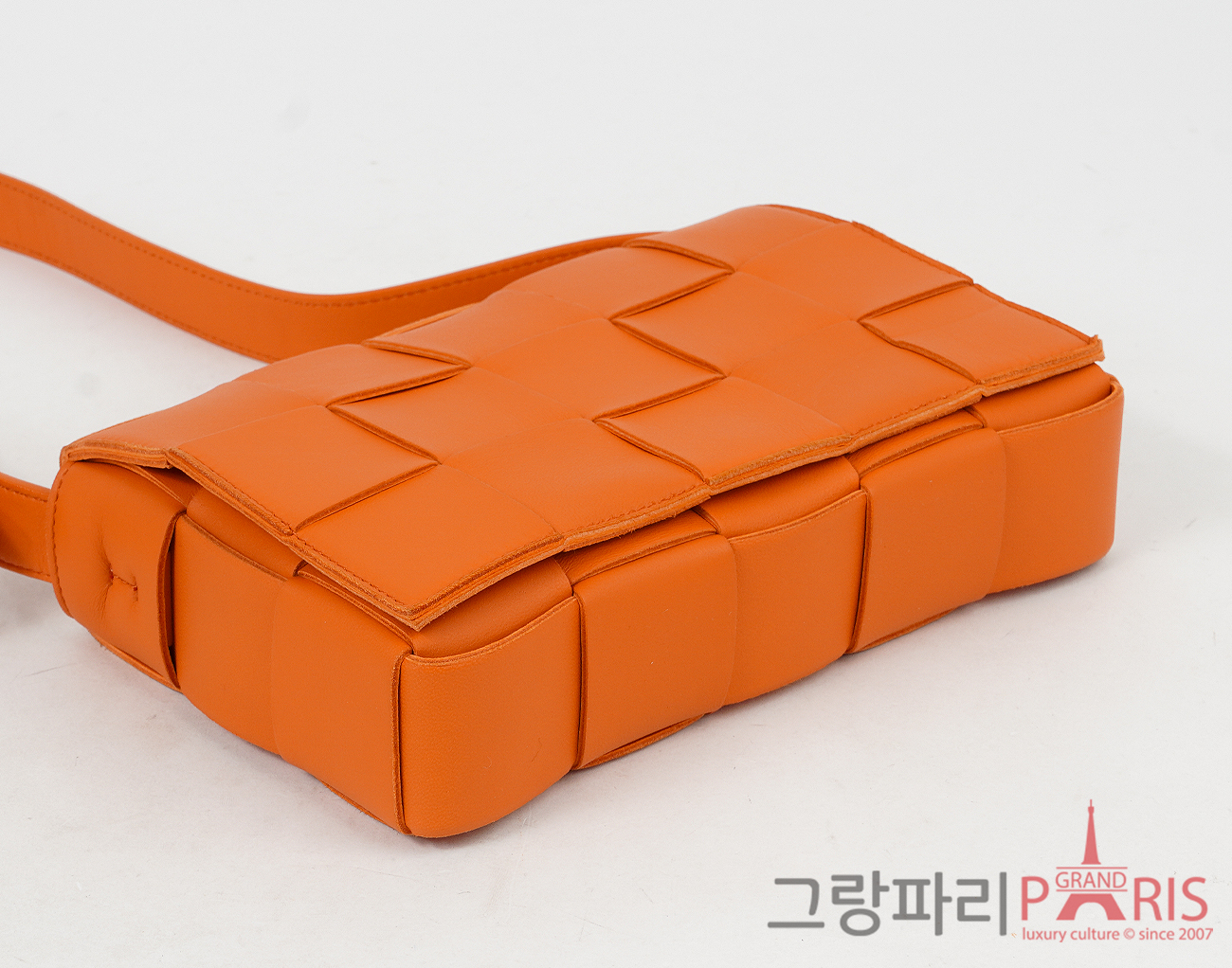 보테가 베네타 카세트백 오렌지
