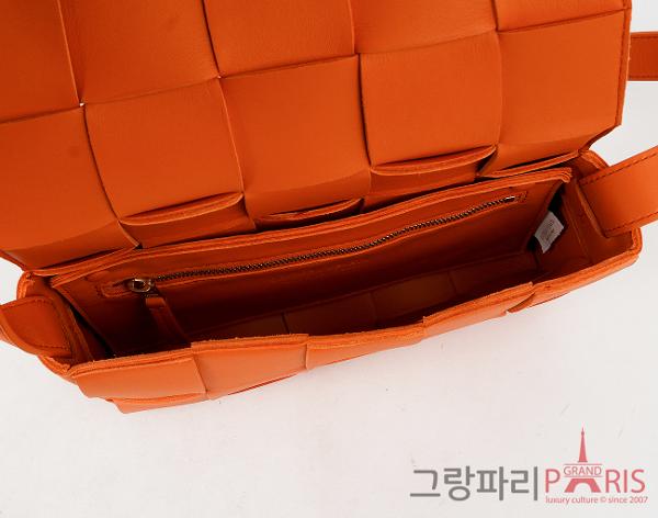 보테가 베네타 카세트백 오렌지