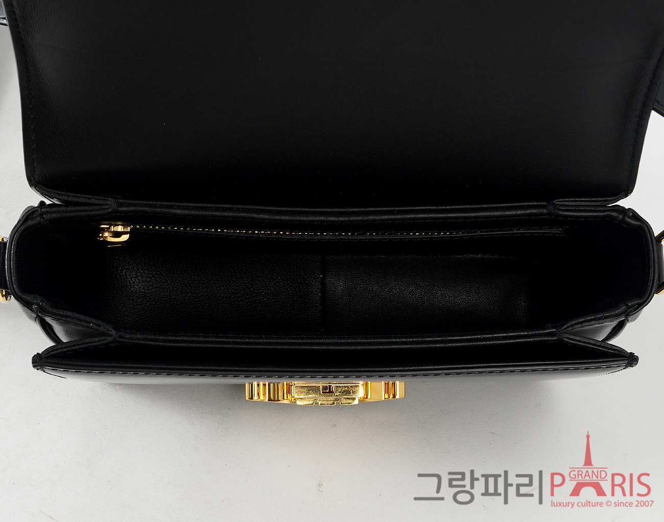 셀린느 트리옹프 백 틴 블랙 금장