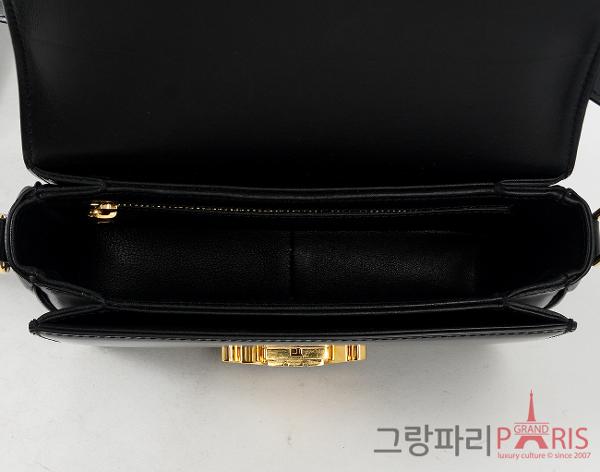 셀린느 트리옹프 백 틴 블랙 금장