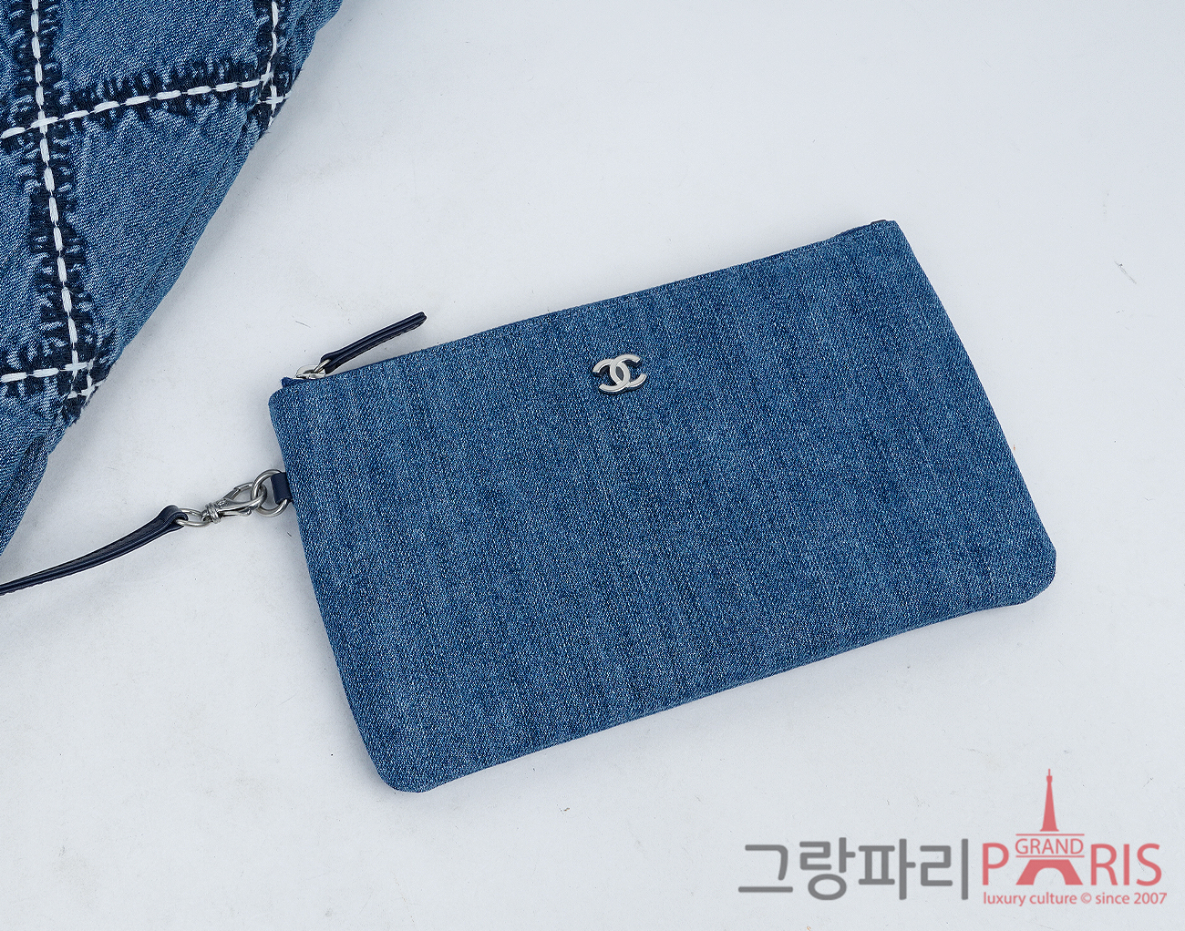 샤넬 22백 미듐 스티치 데님 블루 은장