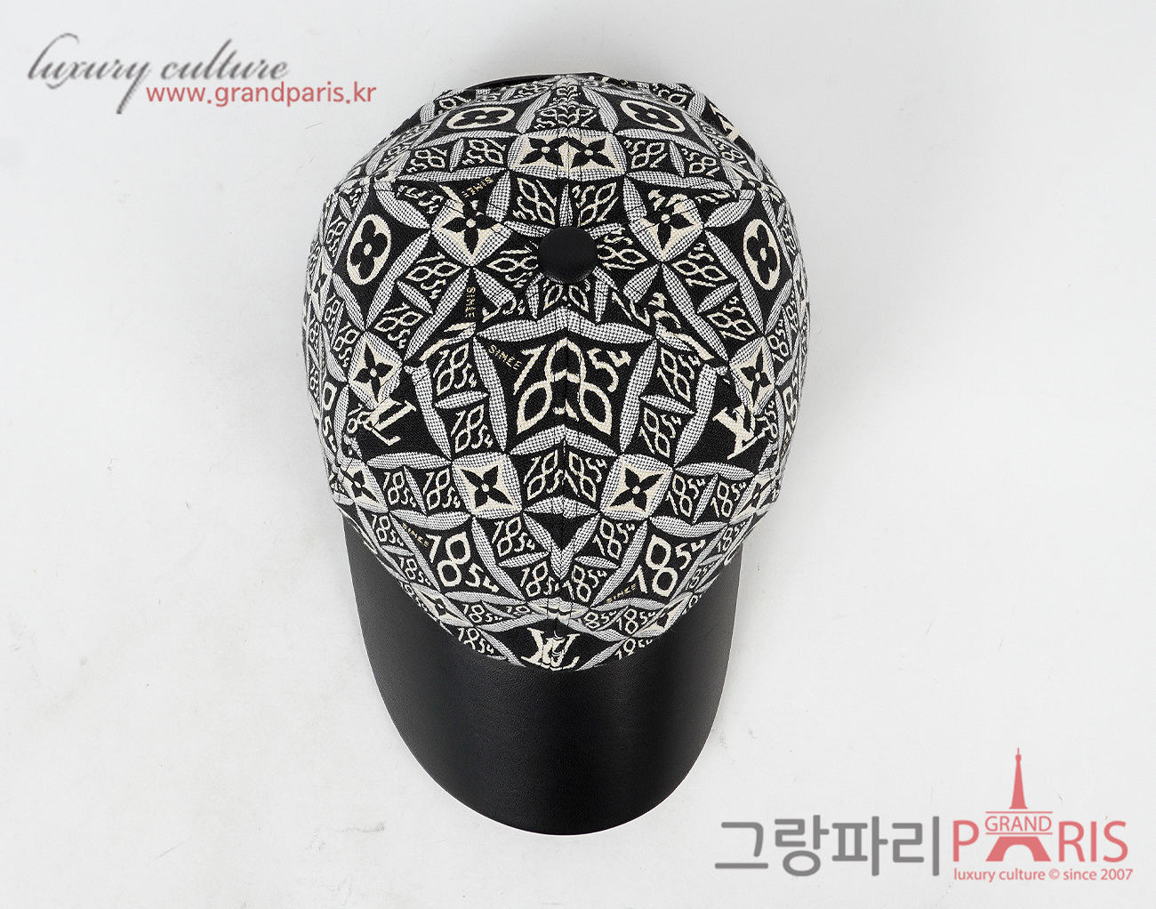 루이비통 1854 캡 그레이 M