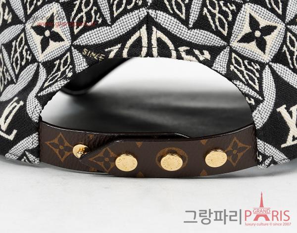 루이비통 1854 캡 그레이 M