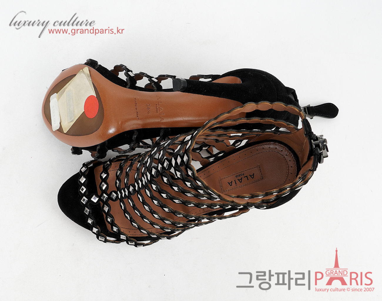 알라이아 스터드 레이저 컷 샌들 블랙 36 1/2