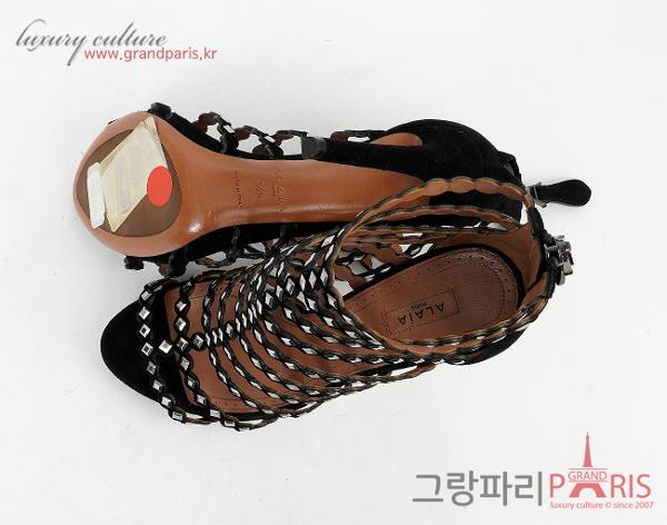 알라이아 스터드 레이저 컷 샌들 블랙 36 1/2