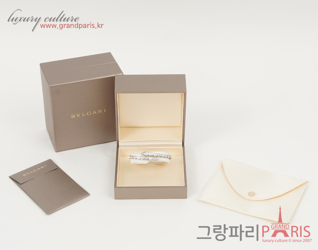 불가리 세르펜티 바이퍼 브레이슬릿 화이트골드 파베 다이아몬드 M 