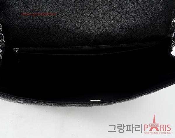 샤넬 트래블 맥시 플랩백 블랙 은장 캐비어