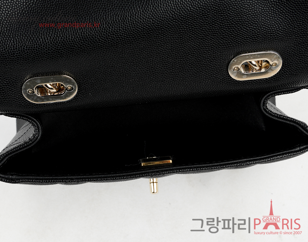 샤넬 레트로 트위스트 미듐 블랙 샴페인골드