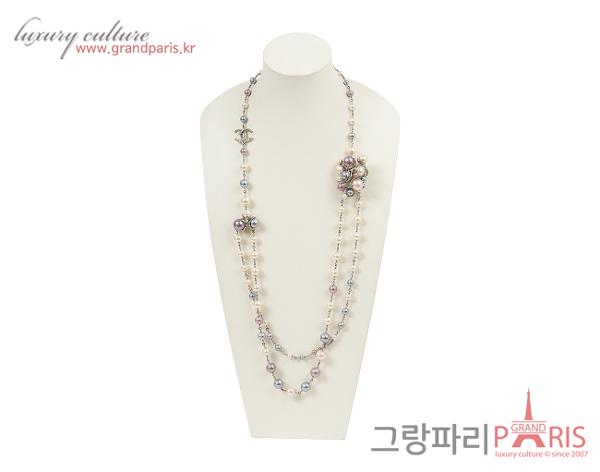 샤넬 멀티컬러 펄 크로스볼 네크리스