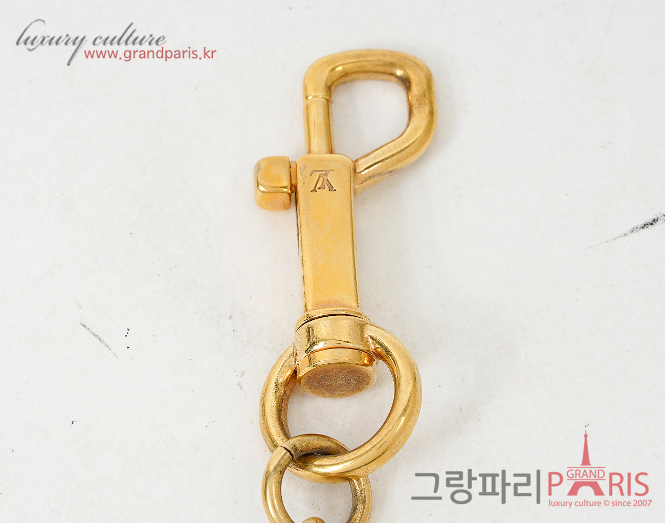 루이비통 인벤쳐 체인 키 홀더 골드