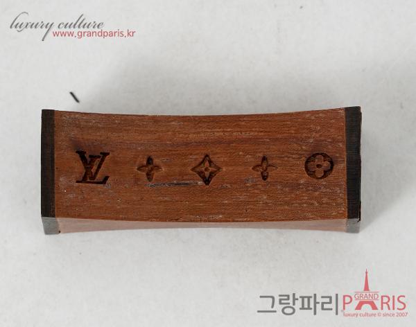 루이비통 찹스틱 모노그램 브라운