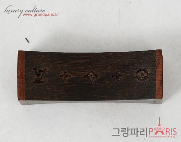 루이비통 찹스틱 모노그램 브라운