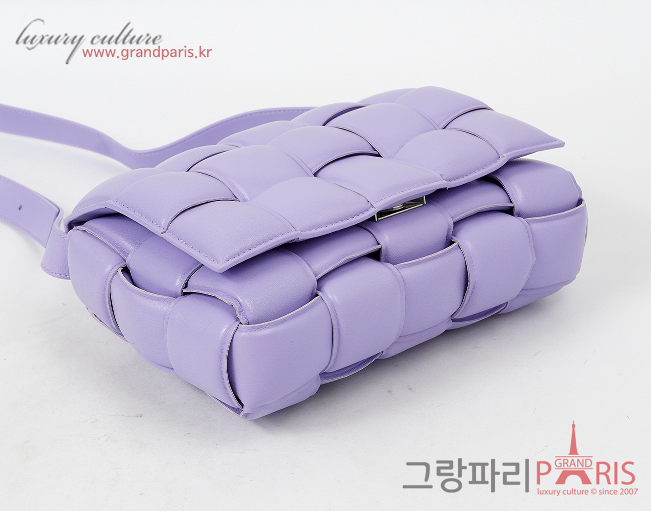 보테가 베네타 패딩 카세트백 라벤더