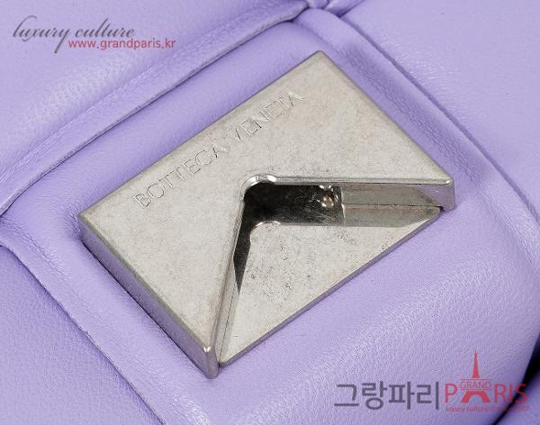 보테가 베네타 패딩 카세트백 라벤더