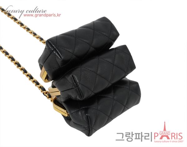 샤넬 트리오 키스락 체인 클러치 블랙 금장 램스킨