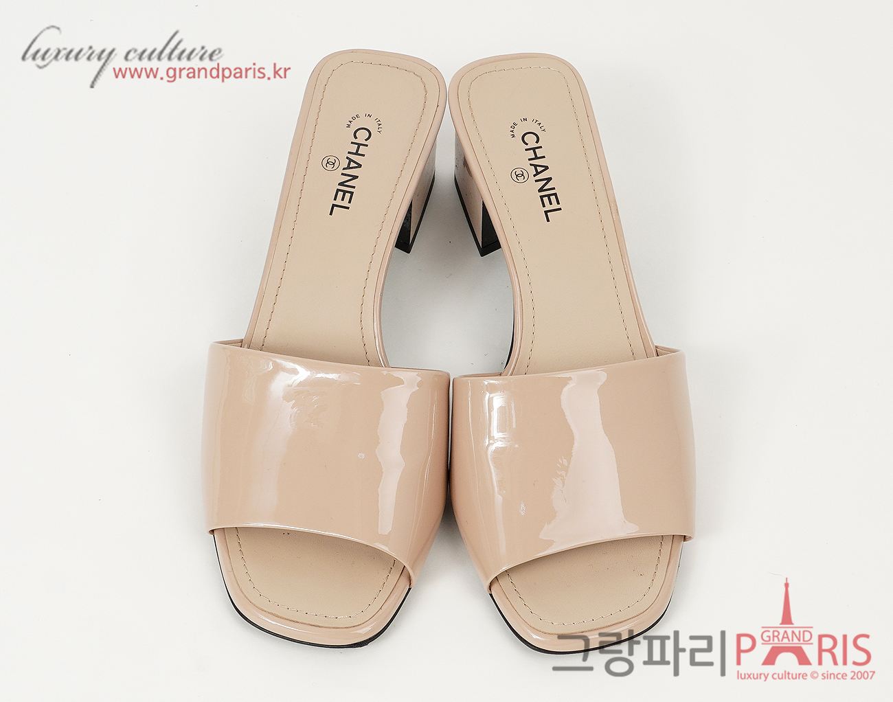 샤넬 페이턴트 CC 뮬 다크 베이지 블랙 37C