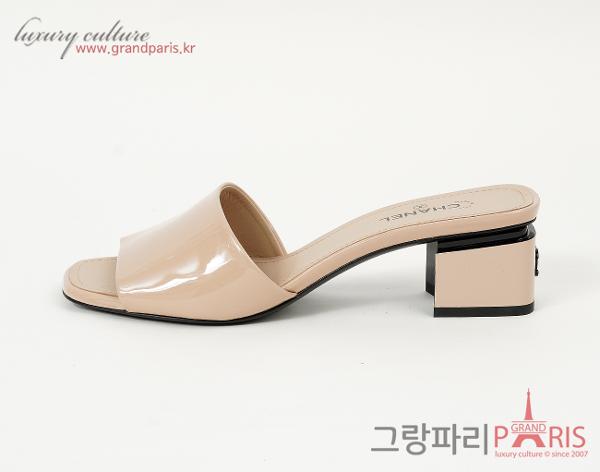 샤넬 페이턴트 CC 뮬 다크 베이지 블랙 37C
