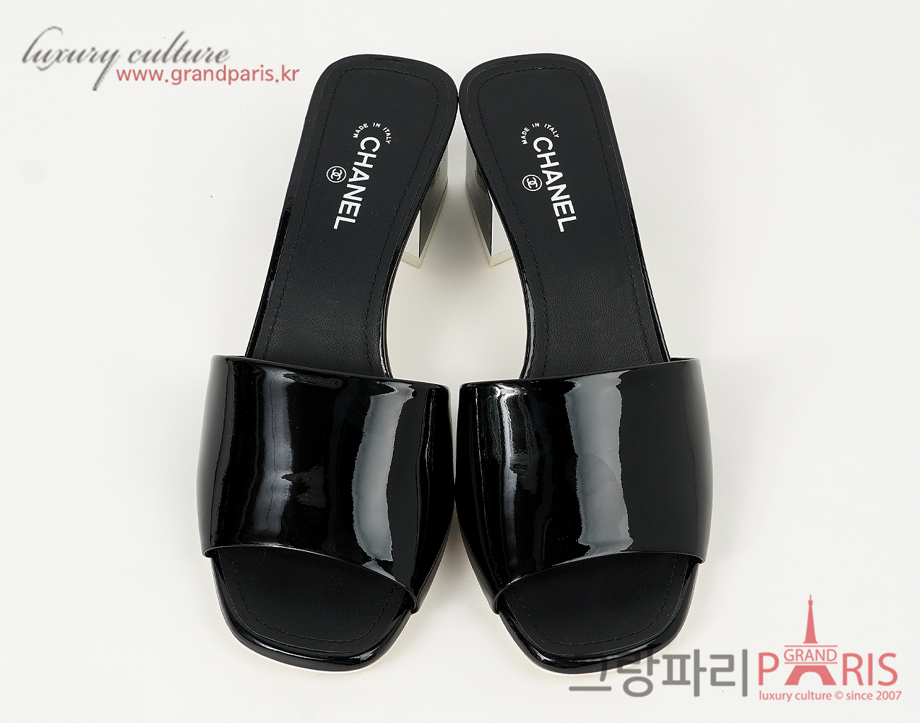 샤넬 페이턴트 CC 뮬 블랙 화이트 37C