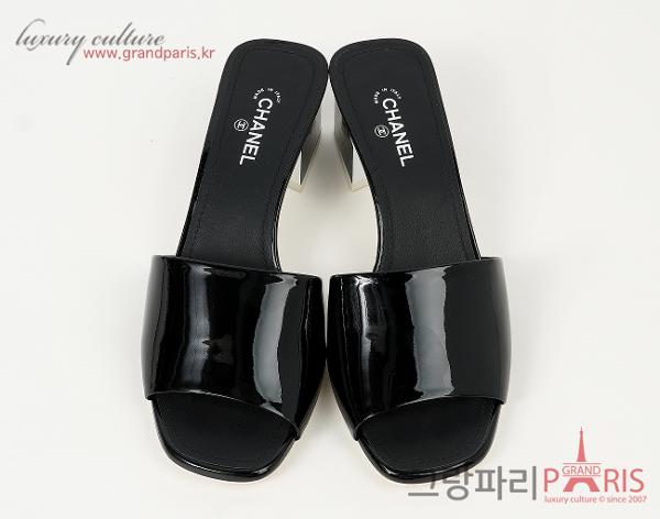 샤넬 페이턴트 CC 뮬 블랙 화이트 37C