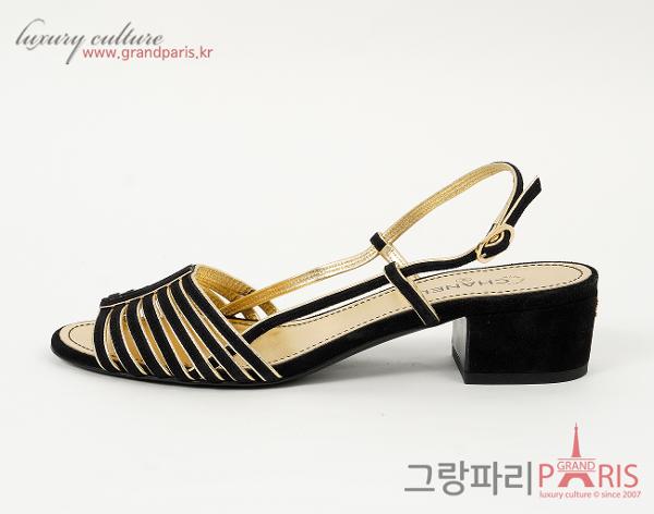 샤넬 CC 스웨이드 스트랩 샌들 블랙 골드 37C