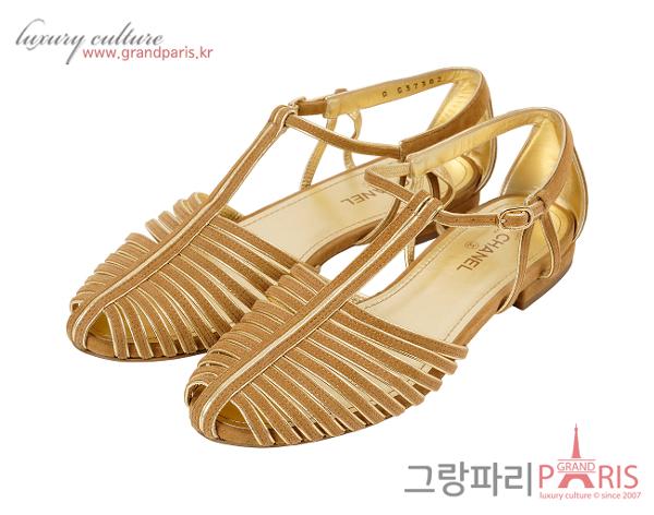 샤넬 CC 스웨이드 스트랩 샌들 골드 베이지 37 1/2C