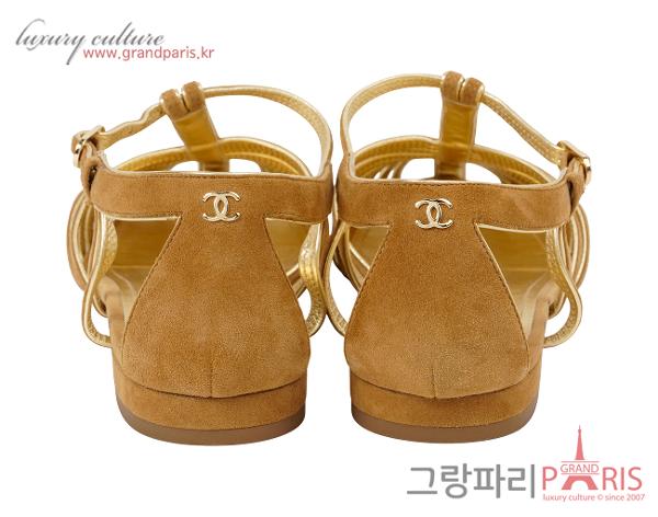 샤넬 CC 스웨이드 스트랩 샌들 골드 베이지 37 1/2C