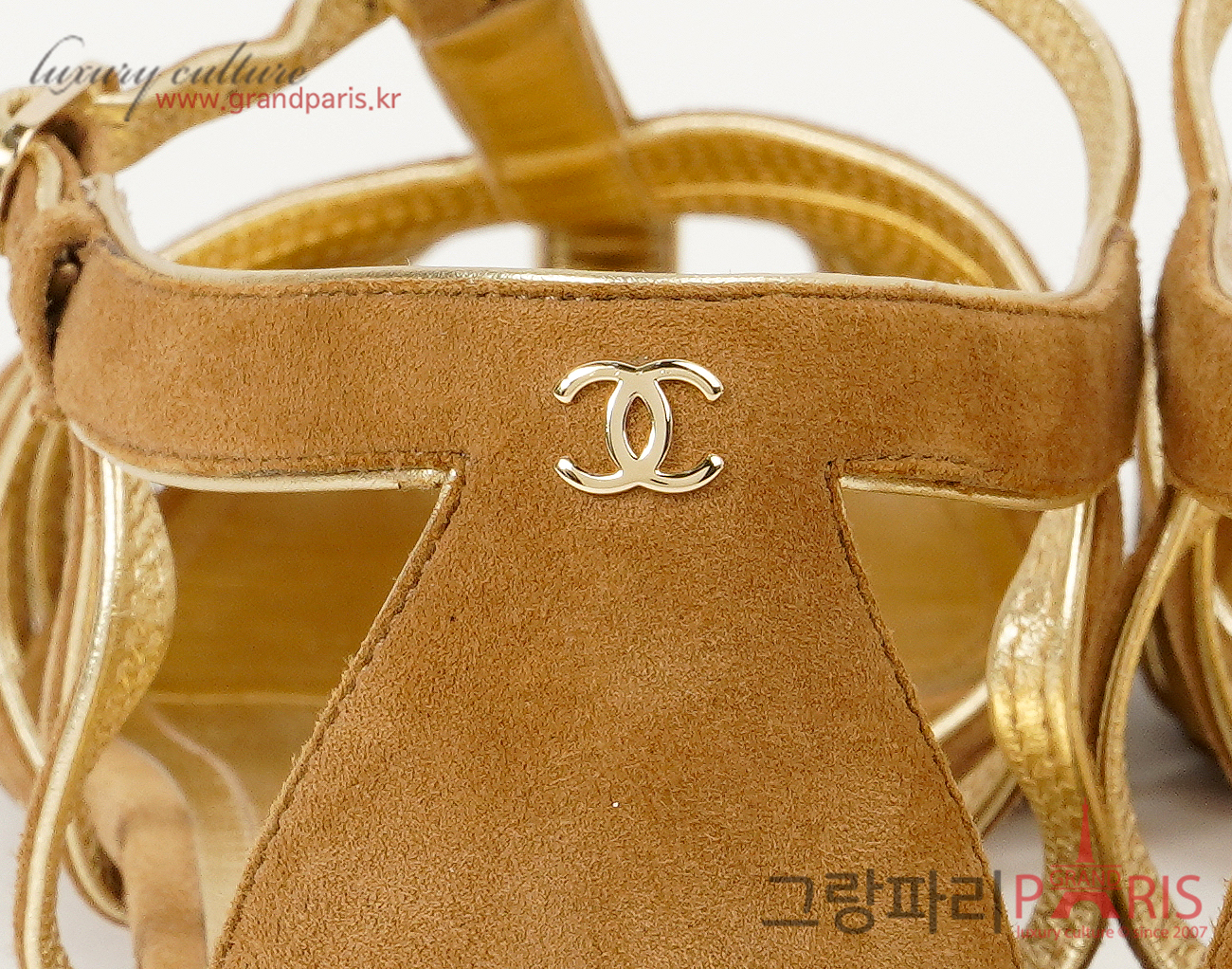 샤넬 CC 스웨이드 스트랩 샌들 골드 베이지 37 1/2C