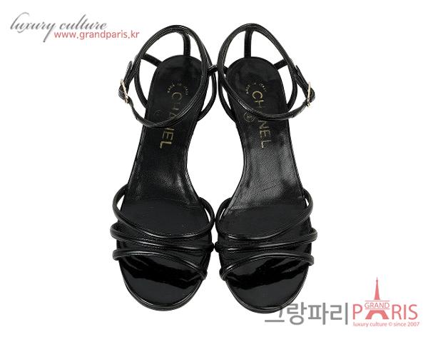 샤넬 페이턴트 샌들 블랙 37 1/2C