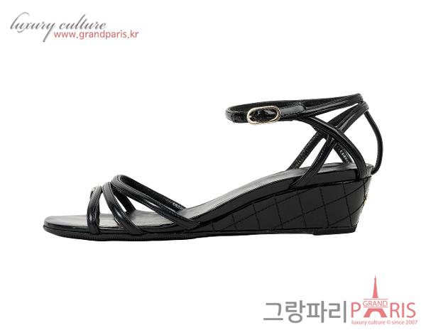 샤넬 페이턴트 샌들 블랙 37 1/2C