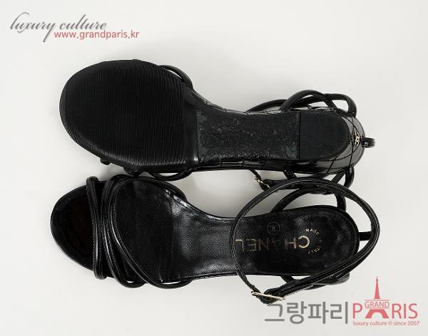 샤넬 페이턴트 샌들 블랙 37 1/2C