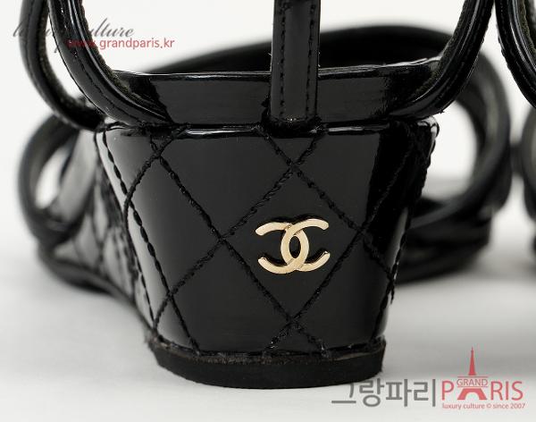 샤넬 페이턴트 샌들 블랙 37 1/2C
