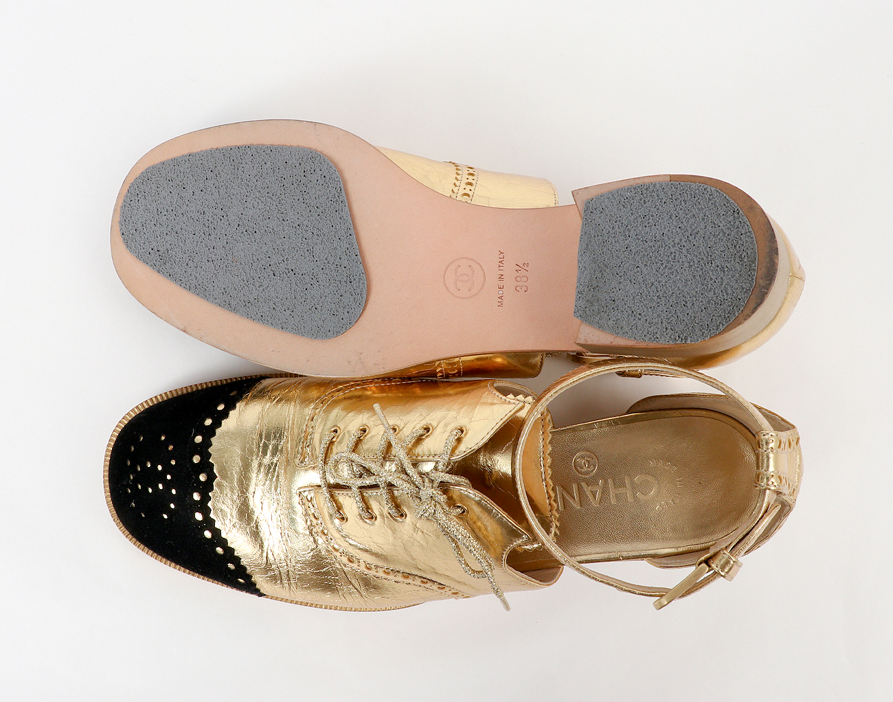 샤넬 CC 브로그 레이스업 앵클 스트랩 샌들 골드 블랙 38 1/2