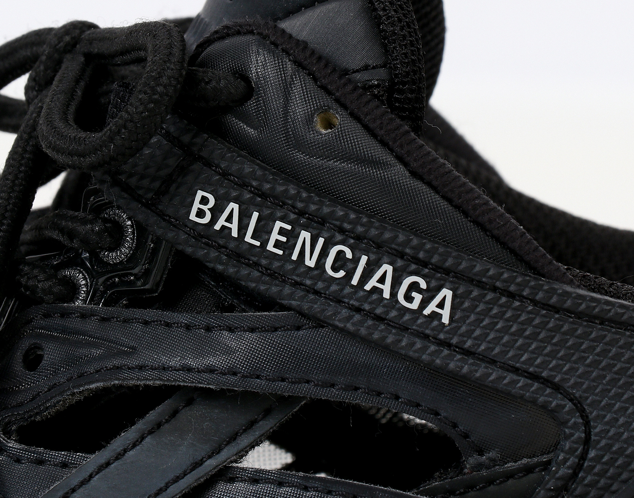 발렌시아가 트랙 스니커즈 트리플 블랙 37