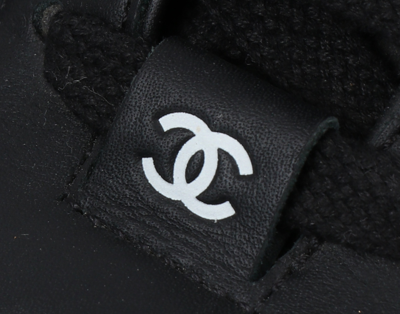 샤넬 로우탑 스니커즈 블랙 화이트 37 1/2