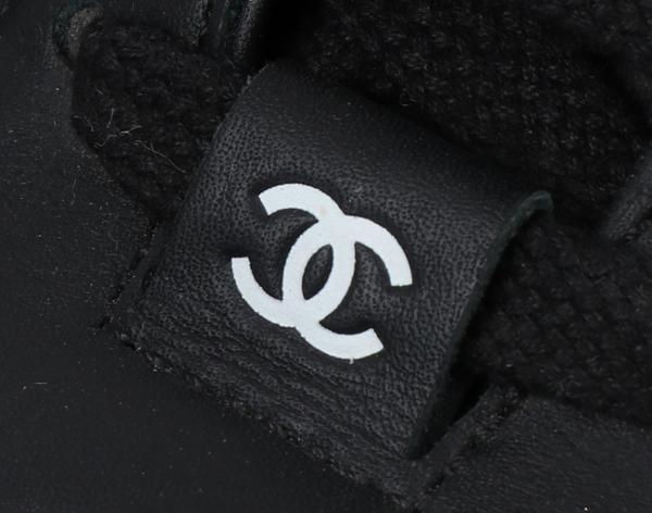 샤넬 로우탑 스니커즈 블랙 화이트 37 1/2