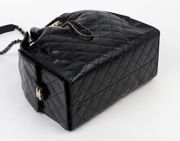 샤넬 25백 미듐 블랙 골드 루테늄 샤이니 크럼플드 카프스킨