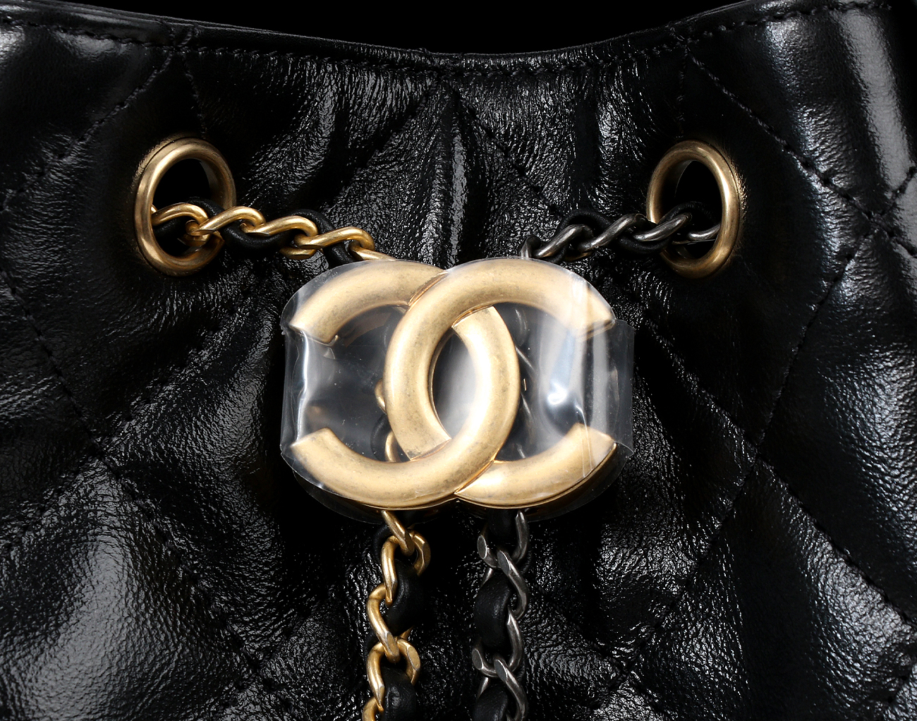 샤넬 25백 미듐 블랙 골드 루테늄 샤이니 크럼플드 카프스킨