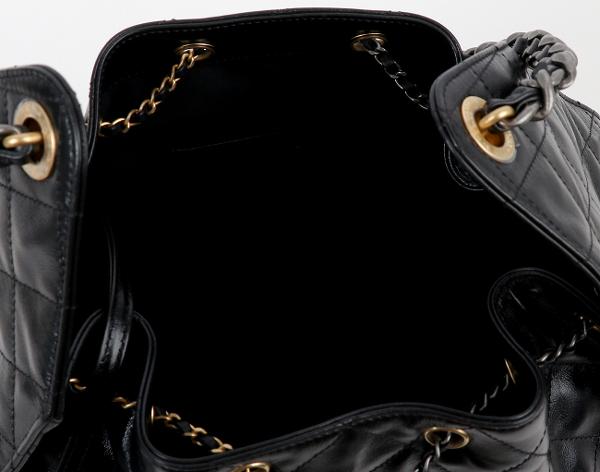 샤넬 25백 미듐 블랙 골드 루테늄 샤이니 크럼플드 카프스킨