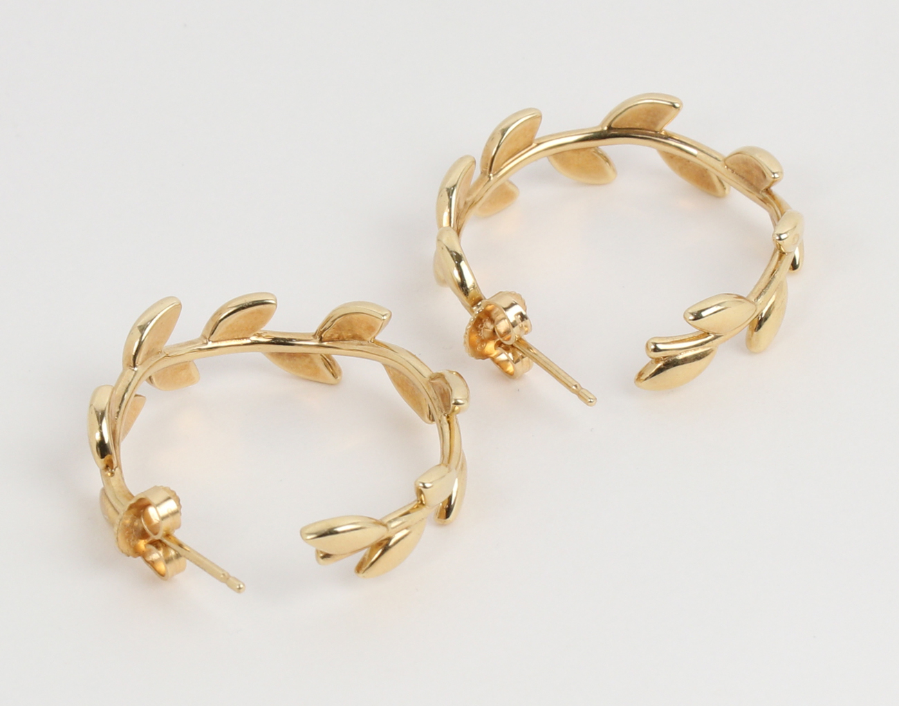 티파니앤코 팔로마 피카소 올리브 리프 후프 이어링 옐로우골드