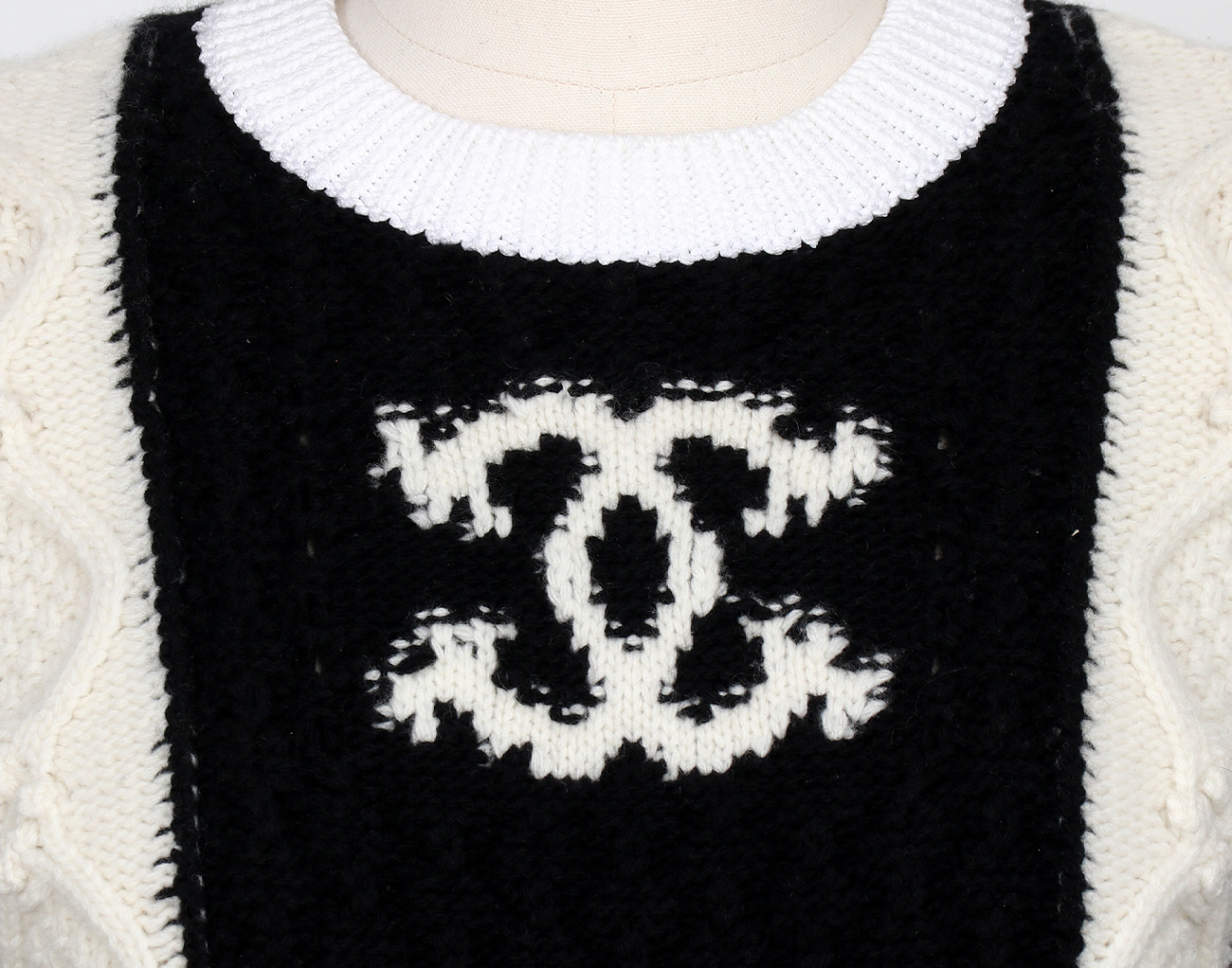 샤넬 CC 벌룬 풀오버 스웨터 블랙 에크루 34