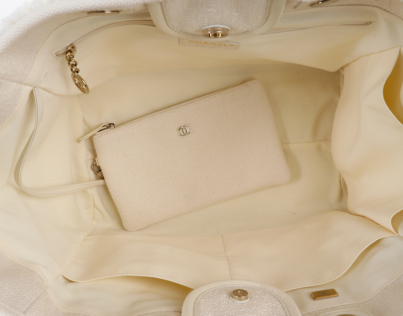 샤넬 도빌 쇼핑백 미듐 에크루 블루 옐로우 금장