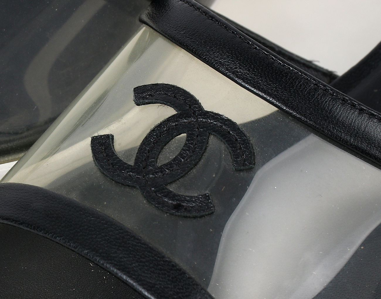 샤넬 PVC CC 뮬 블랙 37 1/2C