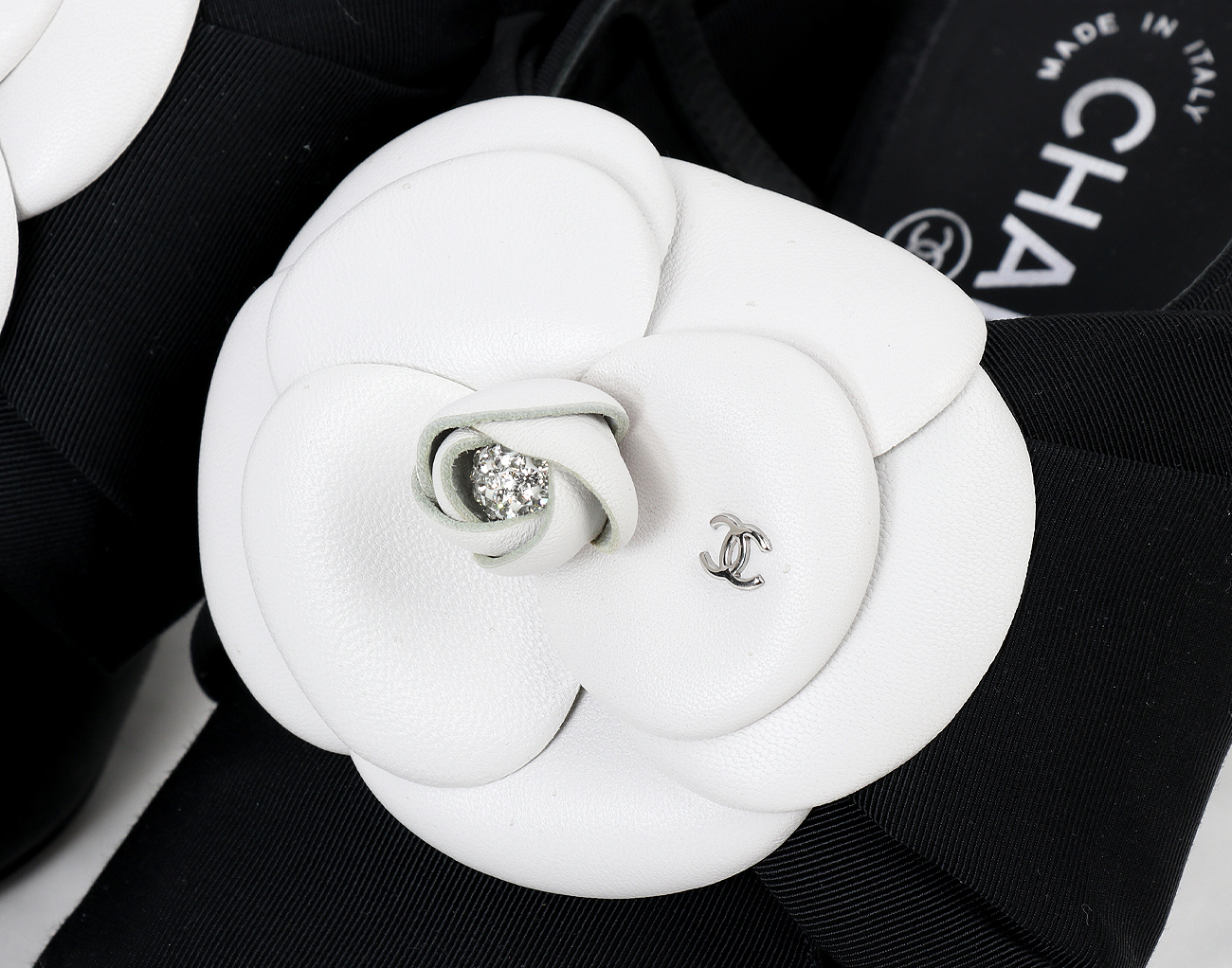 샤넬 까멜리아 슬링백 블랙 화이트 37C