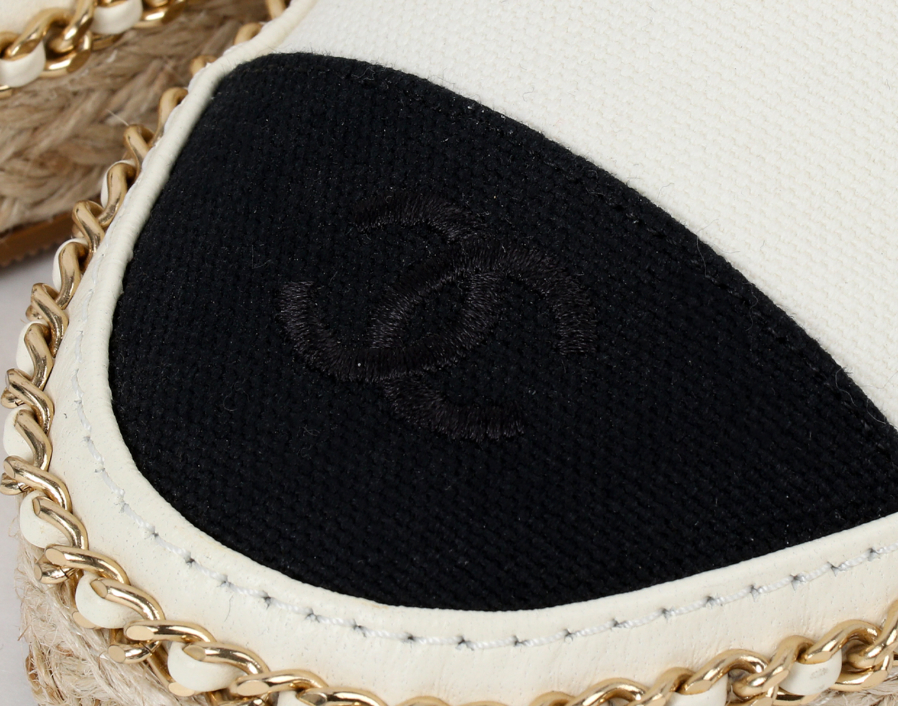 샤넬 체인 트리밍 레이스업 아이보리 블랙 37C