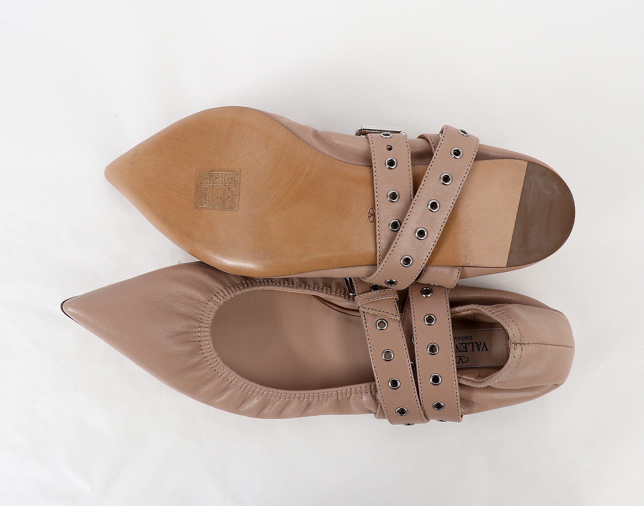 발렌티노 러브 래치 플랫 슈즈 베이지 37