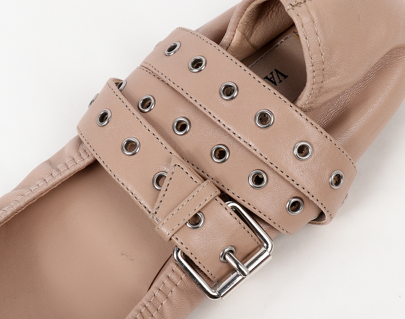 발렌티노 러브 래치 플랫 슈즈 베이지 37